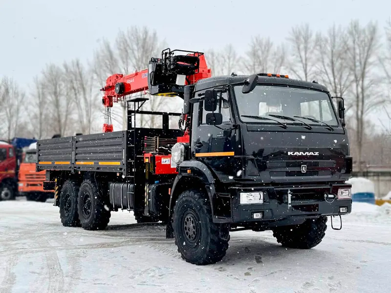 Бортовой КАМАЗ 43118 6×6 с КМУ KANGLIM KS1256G (двигатель Cummins, спальное место) — фото 1