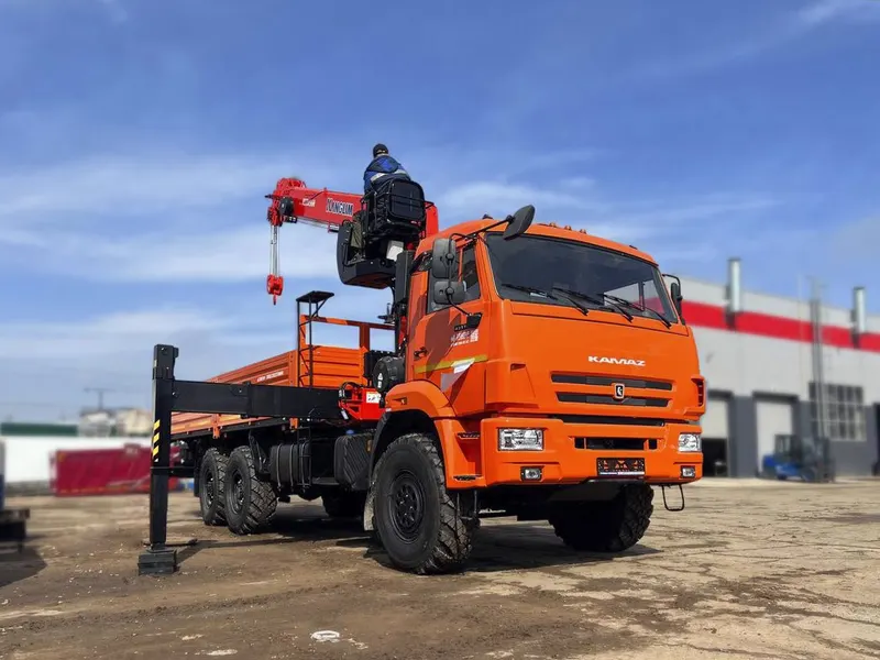 Бортовой КАМАЗ 43118 6×6 с КМУ KANGLIM KS2056H (двигатель Cummins) — фото 1