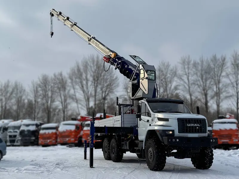 Бортовой УРАЛ 4320 NEXT 6x6 с краном-манипулятором DONGYANG SS2036 — фото 1