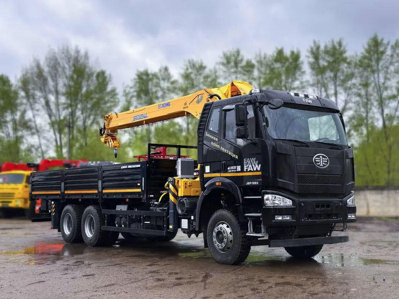 Бортовой FAW J6L 4x2 с КМУ XCMG SQS 250-5 — фото 1