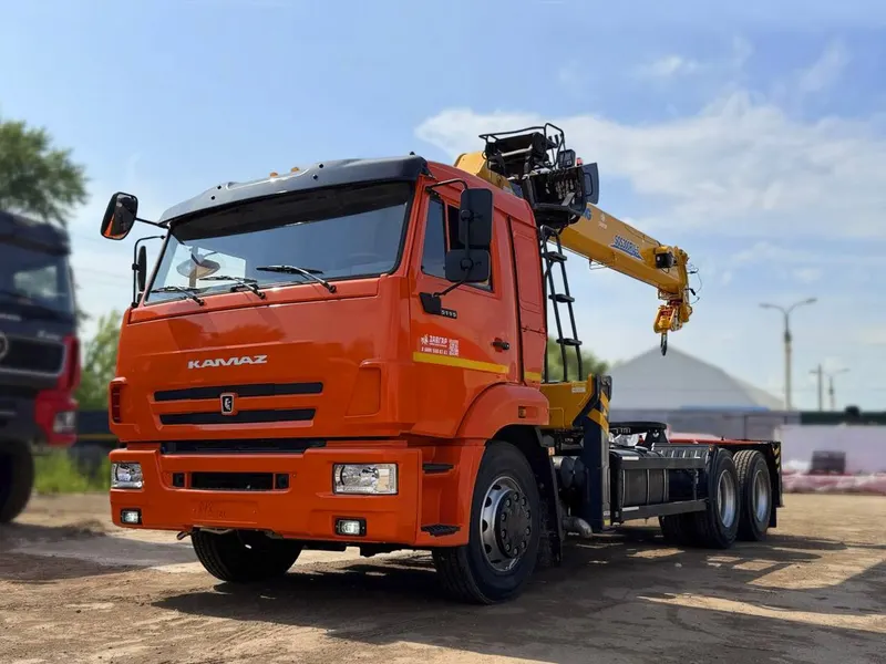 Бортовой КАМАЗ 43118 6×6 с краном-манипулятором XCMG SQS300-5 — фото 1
