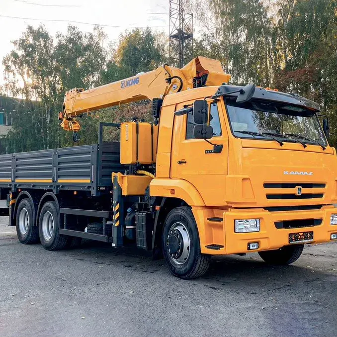 Бортовой КАМАЗ 43118 (6х6) с КМУ XCMG SQS200-6, двигатель Cummins, спальное место — фото с Авито